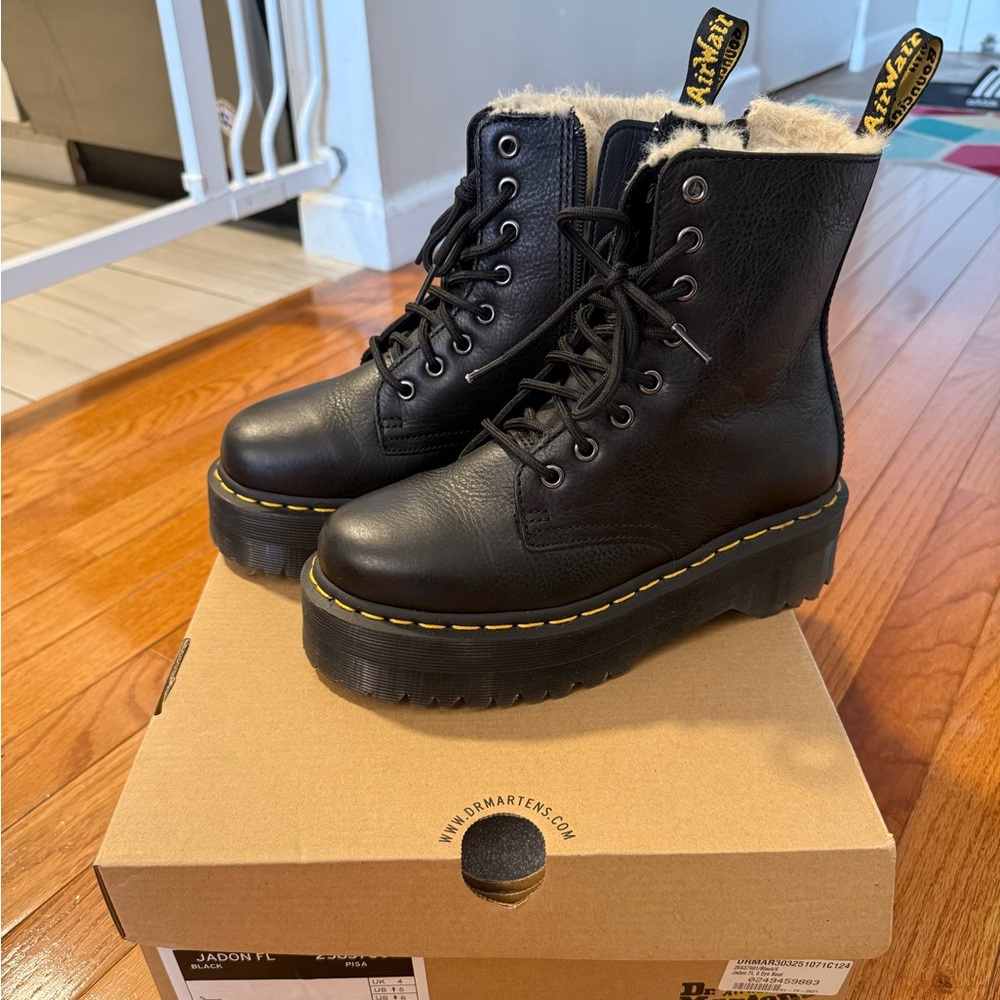 Dr. Martens Jadon FL Black platform Fur-Lined Boots Size 6